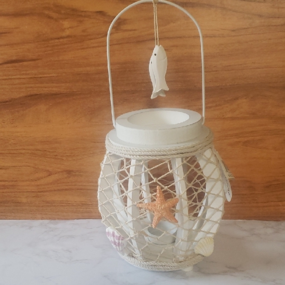 Coastal-theme White Wood Lantern with Starfish/Shell/Fishnet Accents, NWT